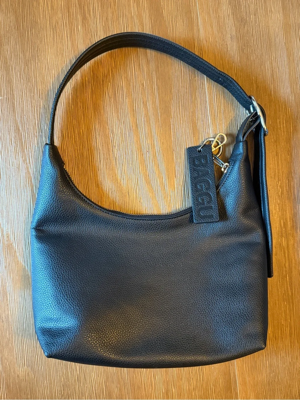 BAGGU Black Recycled Leather Shoulder Bag with Logo Tag and Dust Bag - Picture 2 of 8